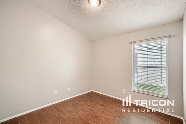 Building Photo - 557 Lake Cypress Cir