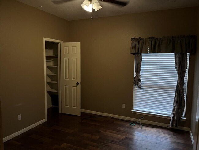 Foto del edificio - 11580 Cedarcliffe Dr