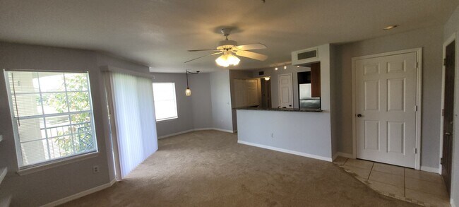 Building Photo - 7330 Westpointe Blvd #423