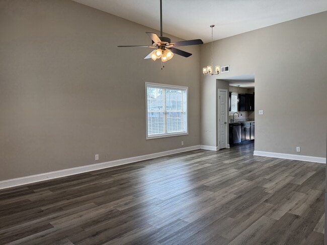 Building Photo - 425 Irish Hls Dr