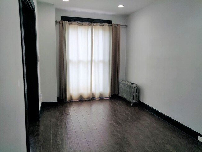 Foto del edificio - Spacious 2-Bedroom Townhome with Finished ...