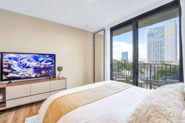 Building Photo - Aalii - Fully Furnished Studio with Parking