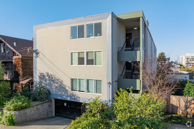 Building - 2610 Regent St. Apartments