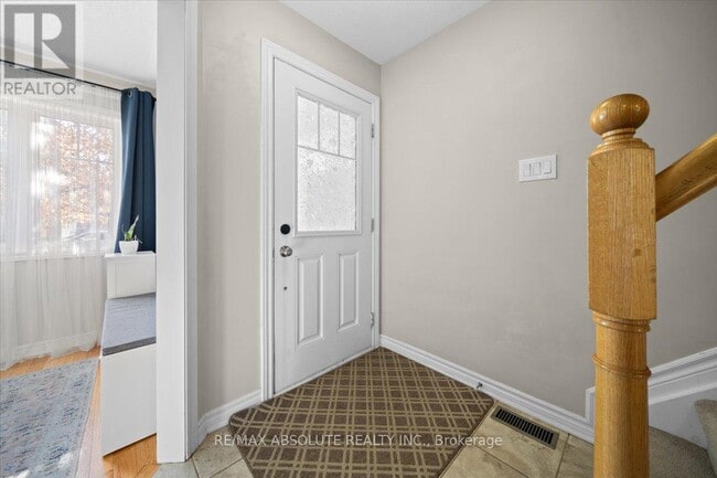 Building Photo - 543 Foxlight Cir