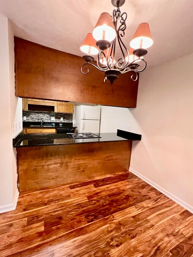 Foto del edificio - 1219 Crestview Ave