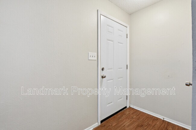 Building Photo - 6811 Trail Lake Dr