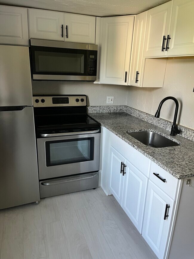 Unit B kitchen - 54 Leicester St