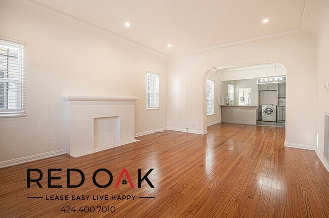 Foto del edificio - Amazing Two Bedroom with Large Windows, Re...