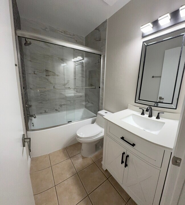 Foto del edificio - 2654 Hillsborough Pl