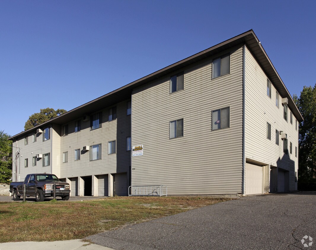 Primary Photo - Thirteenth Street Apartments