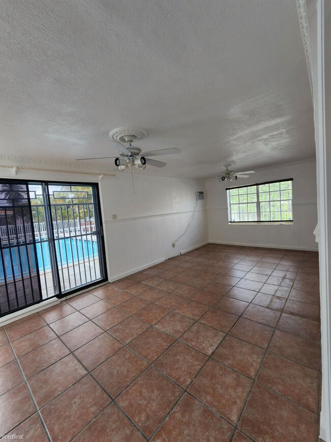 Building Photo - 3 br, 2.5 bath House - 255 W 52nd St