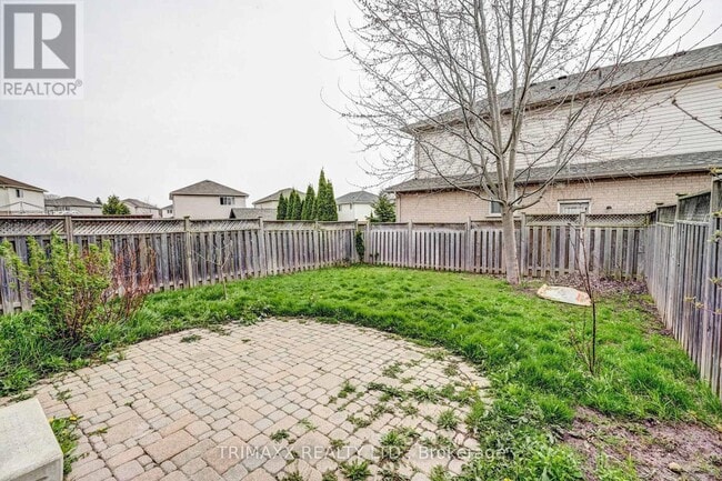 Building Photo - 419 Tealby Crescent