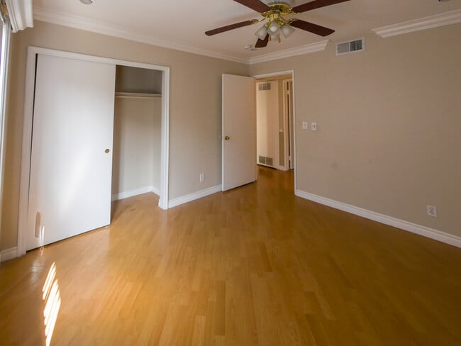 Foto del edificio - 21320 Parthenia St