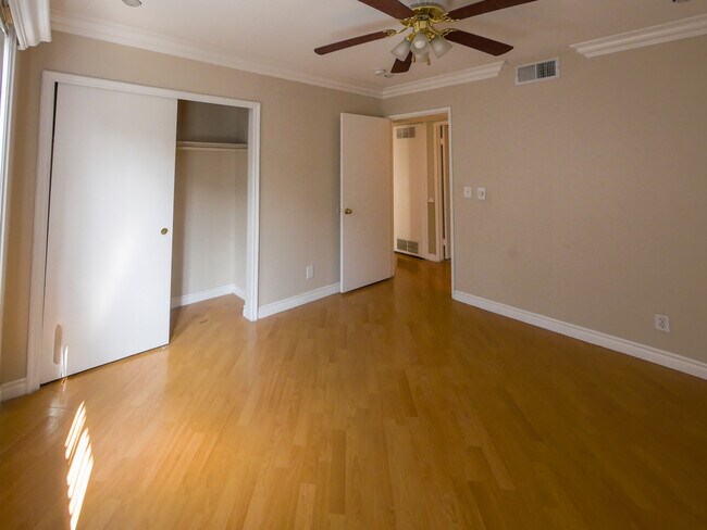 Foto del edificio - 21320 Parthenia St