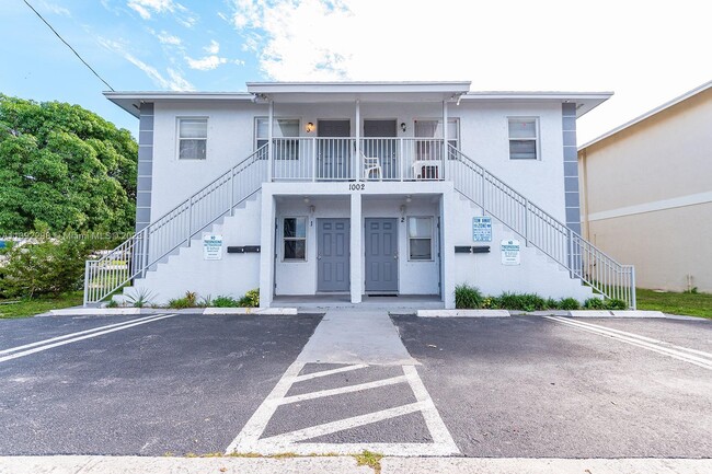 Foto del edificio - 1002 Palm Beach Lakes Blvd