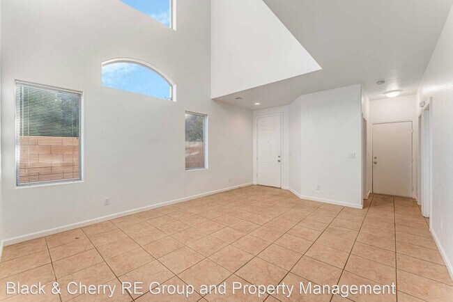 Foto del edificio - 5 br, 2.5 bath House - 8020 Glowing Water St.