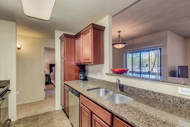 Building Photo - 2 br, 2 bath  - 2550 E. River Rd. #7101