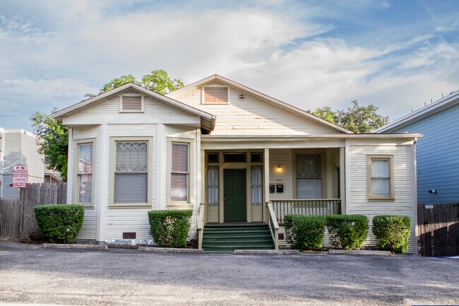 frente de casa - 352 Claremont Ave