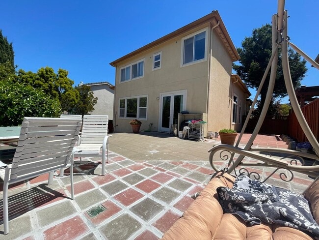 Building Photo - 1013 Ridgeview Dr