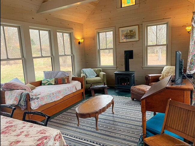 Building Photo - 126 Beaver Brook Rd