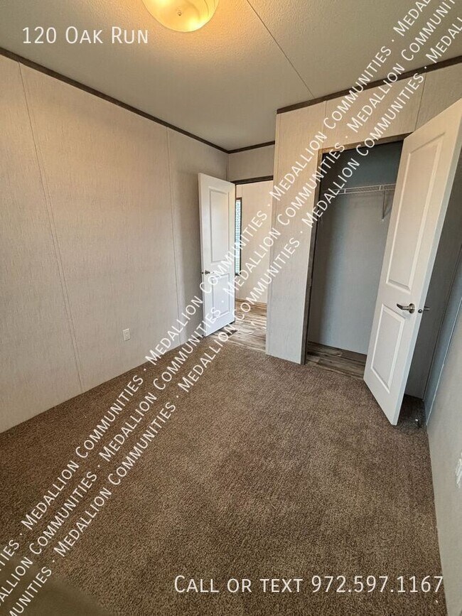 Foto del edificio - 120 Oak Run