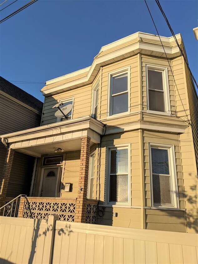 Primary Photo - 732 31st St