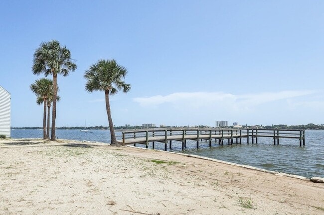Foto del edificio - 12th & Beach Apartments
