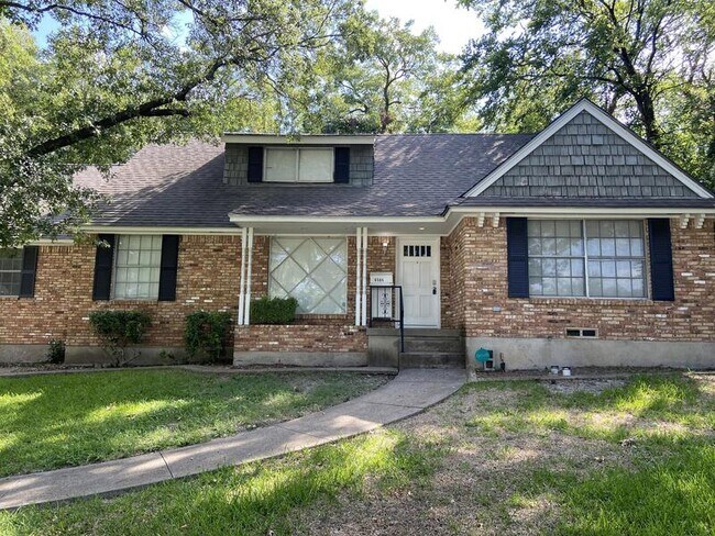 Building Photo - 6504 Putting Green Dr