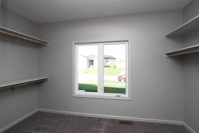 Building Photo - Beautiful 5 Bed/3 Bath House Available February 1st, 2026!