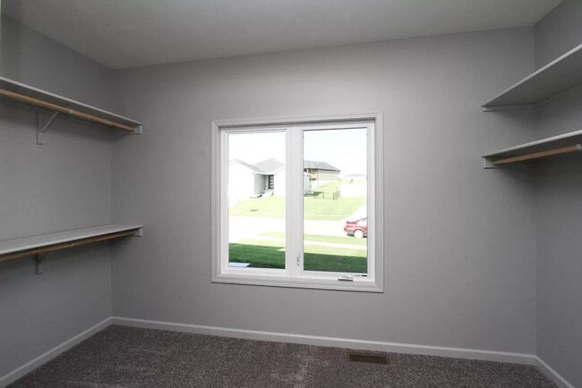 Foto del edificio - Beautiful 5 Bed/3 Bath House Available February 1st, 2026!