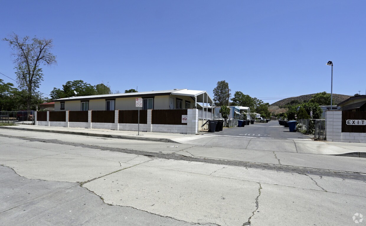 Building Photo - Briarwood