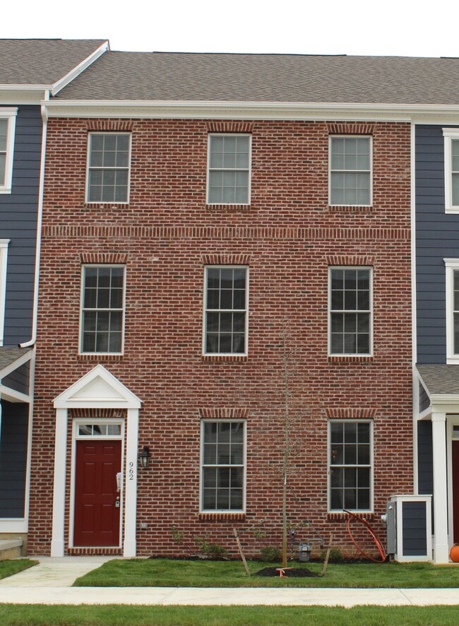 Building Photo - 962 Lorewood Grove Rd