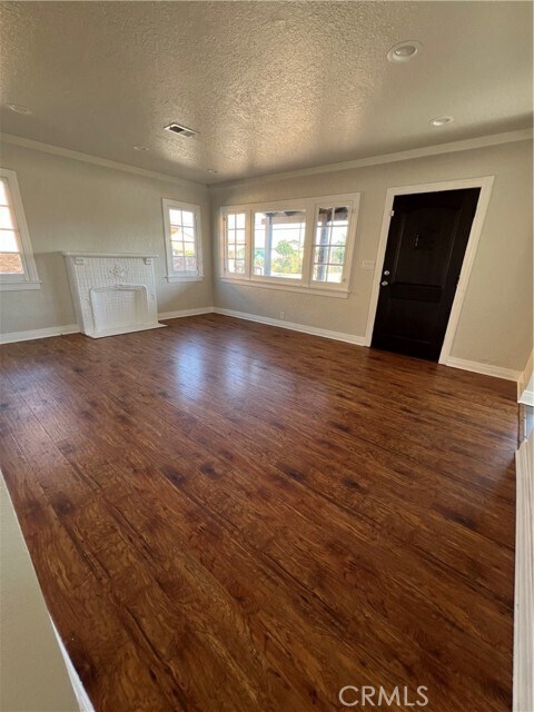 Foto del edificio - 317 E 220th St