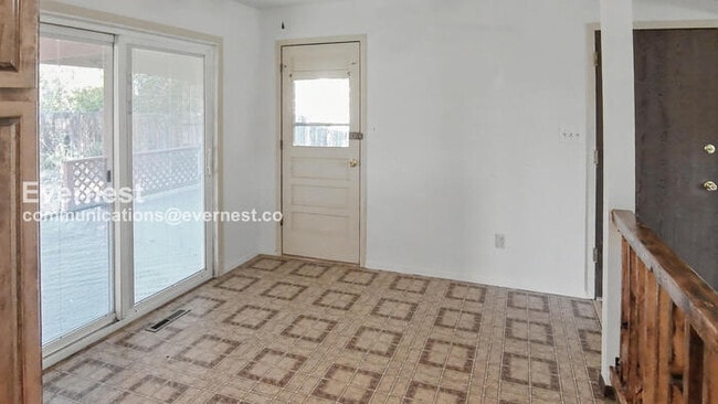 Building Photo - 2115 Diana Dr