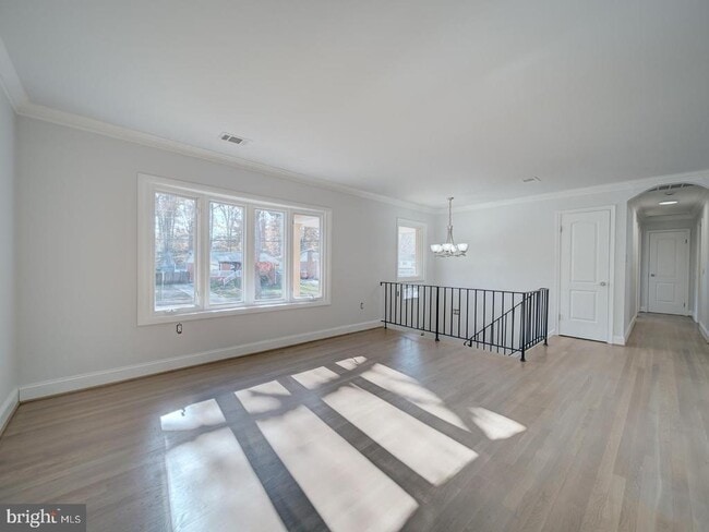 Building Photo - 2303 W Longview Dr