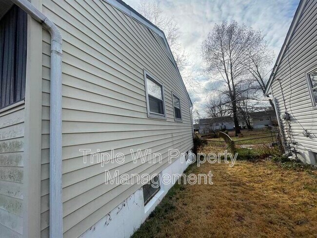 Foto del edificio - 360 Shepley Dr