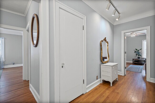 Foto del edificio - 906 Oakton St