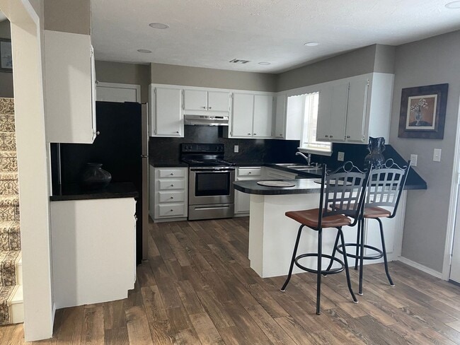 Building Photo - 1012 E 7th Pl