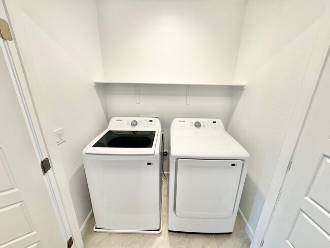 Building Photo - NEW, NEW, NEW! BEAUTIFUL 2 STORY HOME WITH 3 BEDROOM IN HENDERSON