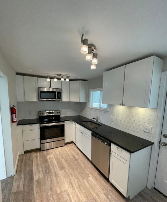 Foto del edificio - Single Family Home Available for Rent in t...