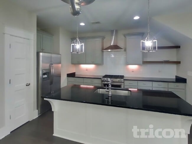 Foto del edificio - 1242 Hillwood Private Cove