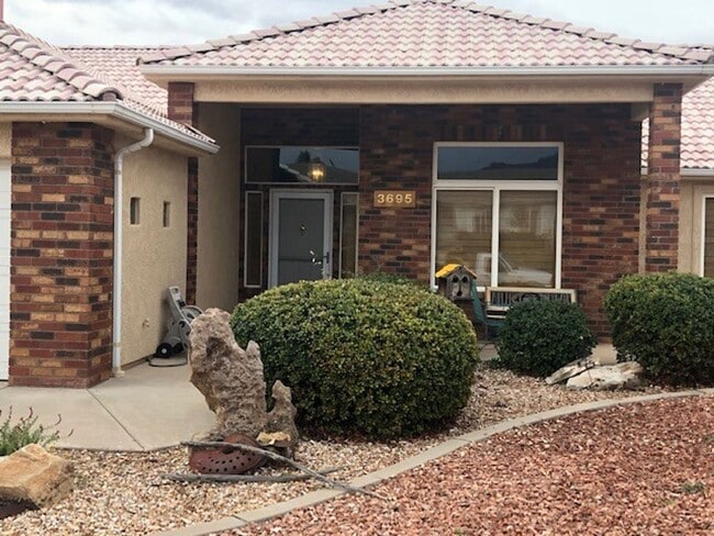 Building Photo - PET FRIENDLY Santa Clara Beauty.