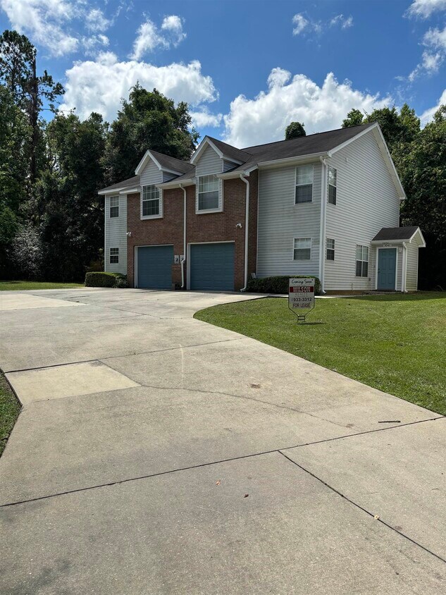 3041 Camelliawood Cir E, Tallahassee, FL 32301 Townhome Rentals in Tallahassee FL
