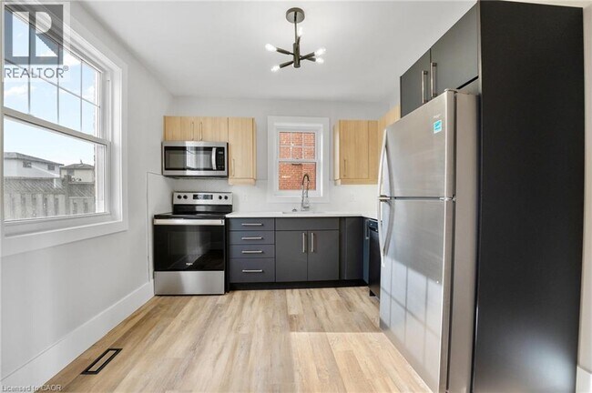 Building Photo - 329 Rosedale Ave