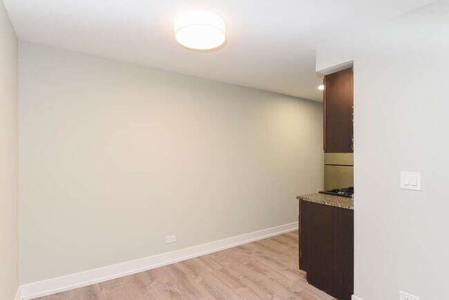 Foto del edificio - 450 W Barry Ave