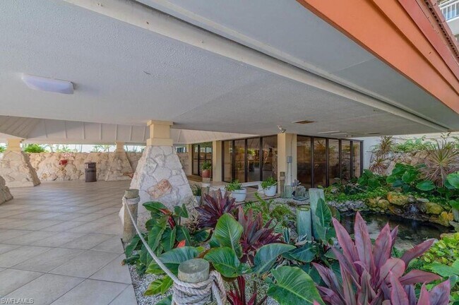 Building Photo - Only steps from the pool & the beach!!!