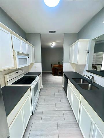 Foto del edificio - 3500 E Park Blvd