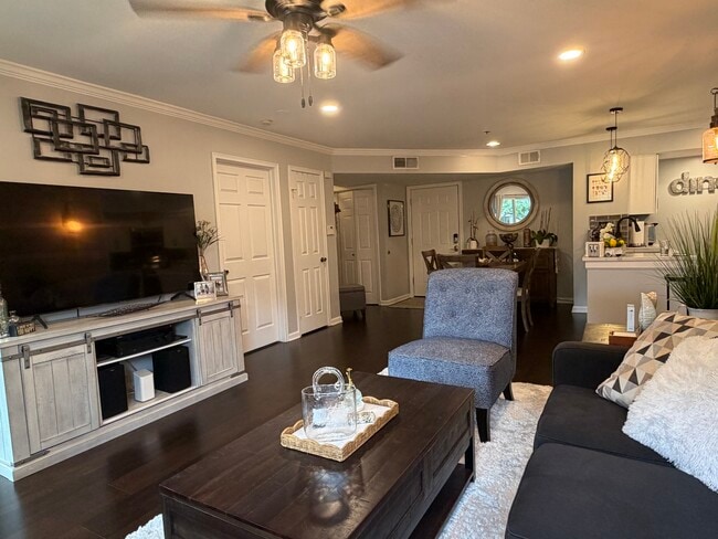 Foto del edificio - 3313 Wyndham Cir