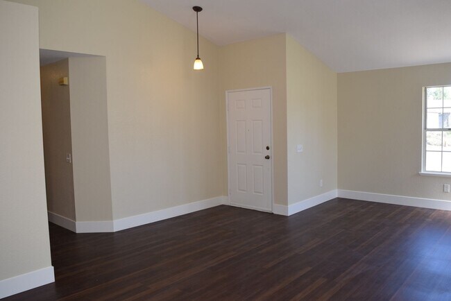 Foto del edificio - 3404 Stoney Rd