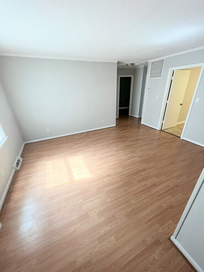 Foto del edificio - 1039 Oakmont Cir